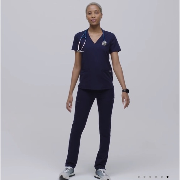 FIGS Classic Scrub Top, size XS - Picture 8 of 12